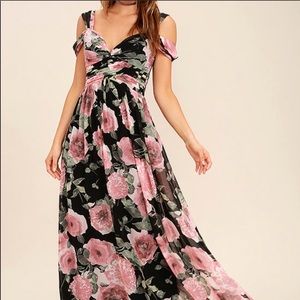 Lulu’s maxi dress in pink, black and green floral. Size small. Great condition.